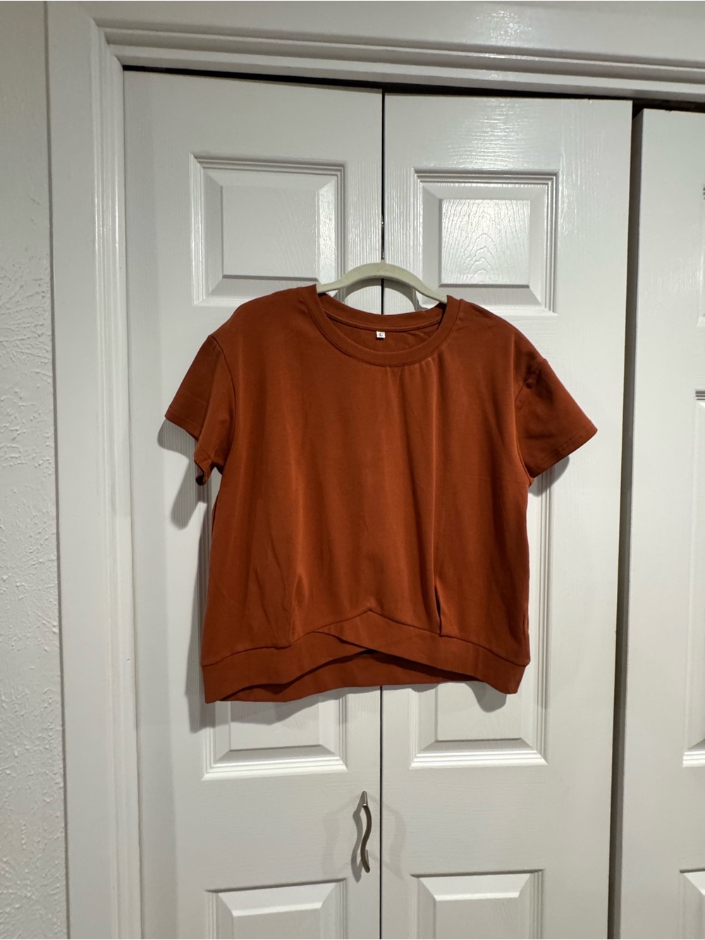 SHEIN Rust Short Sleeve Overlap Hem Tee